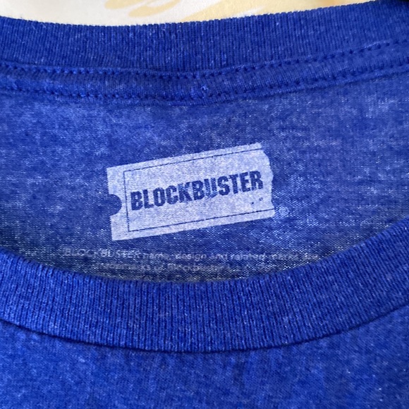 BLOCKBUSTER SHORT SLEEVE TEE SHIRT MENS SIZE SMALL NOSTALGIC GRAPHIC 👕 unisex - Picture 3 of 3
